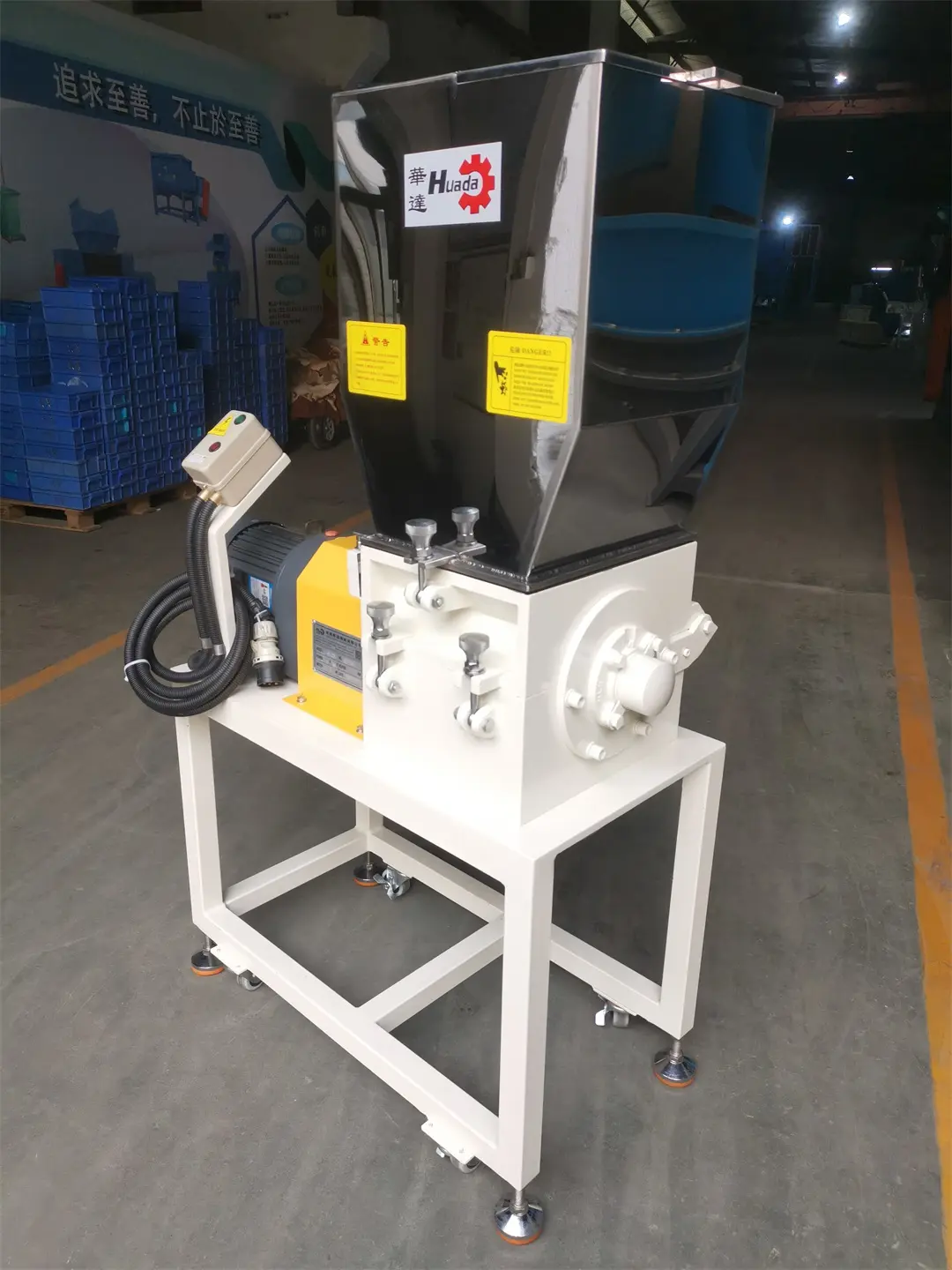 機(ji)邊(bian)粉(fen)碎機