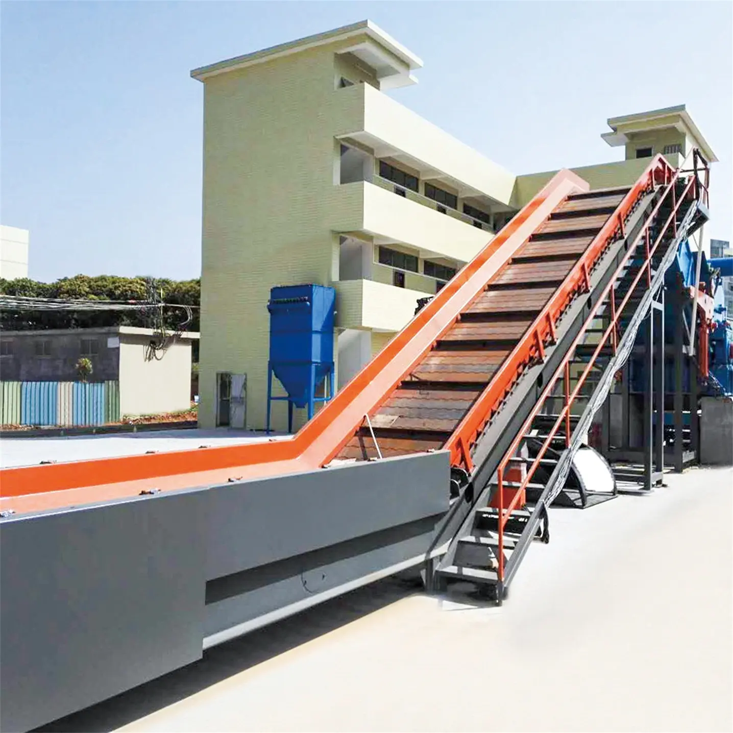 Waste steel crushing recycling production line