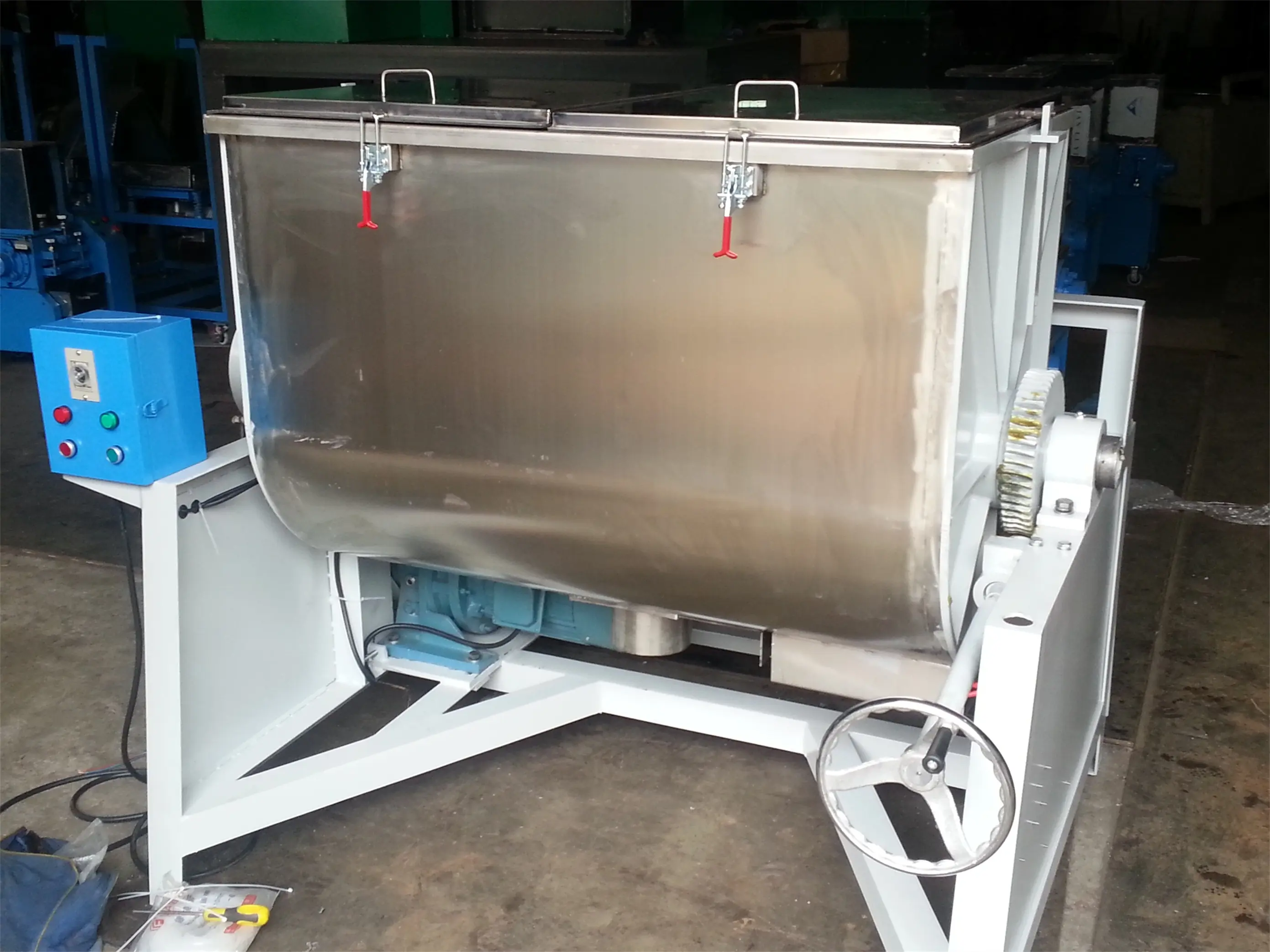 Horizontal color mixing machine